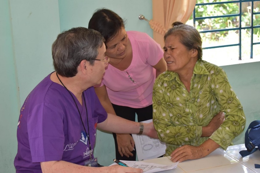 100 y bác sĩ, tình nguyện viên nước ngoài đến Quảng Trị khám chữa bệnh miễn phí