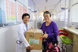 hoi svca trao hon 100 trieu dong ho tro tre em khong may man tai ben tre
