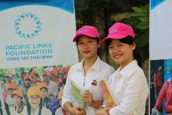 Các tổ chức phi chính phủ trao hơn 2.000 suất học bổng cho HSSV nghèo Quảng Nam