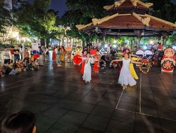 sinh vien giang vien viet gan ket nguoi dan ha noi voi nuoc nga