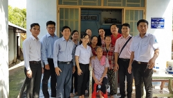 Liên hiệp các tổ chức hữu nghị Thành phố Hồ Chí Minh trao quà cho Mẹ Việt Nam Anh hùng, học sinh vượt khó Củ Chi