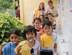 Hà Lan cử hơn 300 tình nguyện viên quốc tế đến hỗ trợ những mảnh đời khó khăn tại Đà Nẵng