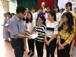 Zhishan trao học bổng cho hơn 100 sinh viên vượt khó tại Huế