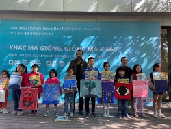 100 em nhỏ tìm hiểu về mỹ thuật đương đại Việt Nam, Hàn Quốc