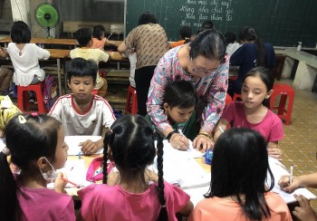 ngoai thuy nguoi viet nen cau chuyen ve ba tien cua nhung tre em ngheo