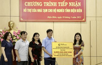 doanh nghiep va gia dinh cua doanh nhan do quang hien ung ho dien bien 20 ty dong xay nha cho ho ngheo
