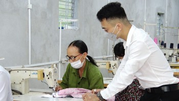 70 nhan vien nhiem covid ong chu khuyet tat van quyet tam vuot dai dich thanh cong