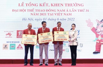 golf long thanh trao thuong 5 ty dong cho cac van dong vien co thanh tich xuat sac tai sea games 31