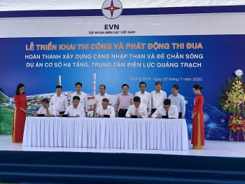 Thi công cảng nhập than và đê chắn sóng trung tâm điện lực Quảng Trạch