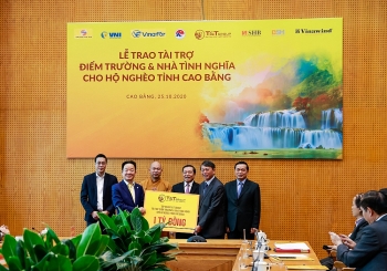 “Bầu Hiển” ủng hộ 5 tỷ đồng xây dựng điểm trường và nhà tình nghĩa cho người nghèo tỉnh Cao Bằng