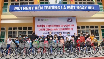 Cựu chiến binh Mỹ VFP tặng 100 xe đạp cho học sinh nghèo Quảng Trị