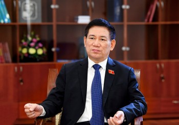tran tro nhat la lam sao giu duoc cac can doi lon cua nen kinh te