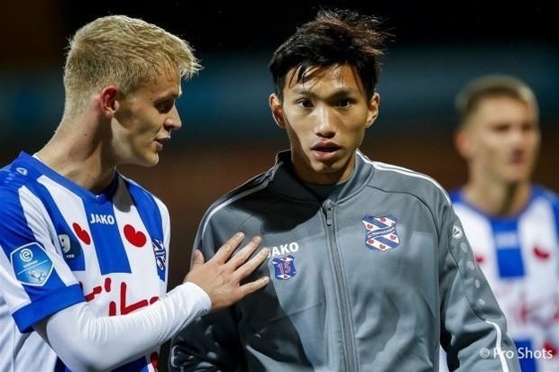 Văn Hậu dự bị, Heerenveen suýt thua đội xếp gần bét bảng