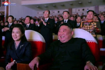 Phu nhân ông Kim Jong-un lần đầu tái xuất sau hơn 1 năm
