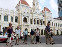 lanh dao tphcm viet thu keu goi du khach hop tac phong dich covid 19