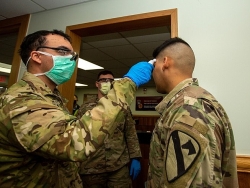Hơn 200 lính nhiễm COVID-19, Mỹ tạm dừng mọi hoạt động quân sự trên toàn cầu