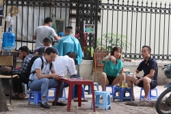 Hà Nội: Nhiều hàng quán chưa thực hiện nghiêm lệnh đóng cửa phòng COVID-19