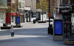 nguoi dan anh co the phai o nha den het nam vi dich covid 19