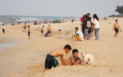 Quảng Nam và Thừa Thiên - Huế cho phép tắm biển trở lại