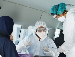 tin tuc the gioi moi nhat hom nay 225 10000 nhan vien y te iran nhiem covid 19