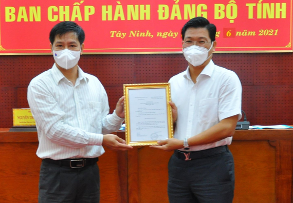 ong nguyen manh hung giu chuc pho bi thu tinh uy tay ninh