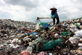 Bãi rác Nam Sơn bị chặn, Hà Nội tạm thời tập kết rác tại Cầu Diễn