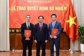 bo thong tin va truyen thong bo ngoai giao bo nhiem lanh dao moi