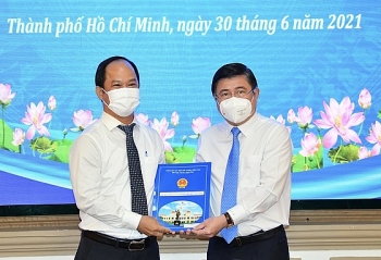 tphcm bo nhiem chu tich va pho chu tich ubnd cua 16 quan