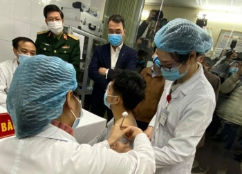 Xem xét đề xuất cấp phép khẩn cấp vaccine COVID-19 đầu tiên ‘made in VietNam’