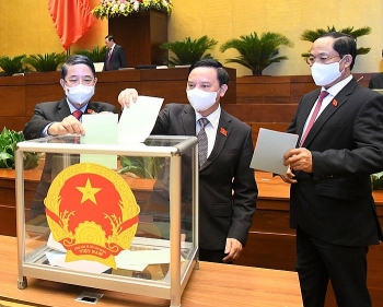 quoc hoi phe chuan 4 pho thu tuong va 22 bo truong truong nganh khoa moi