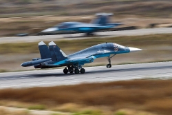 Video: Thót tim đội hình chiến cơ Nga hạ cánh xuống... cao tốc
