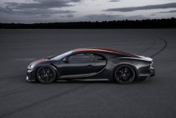 Video: Ô tô chạy nhanh nhất thế giới Bugatti Chiron đạt vận tốc gần 500 km/h