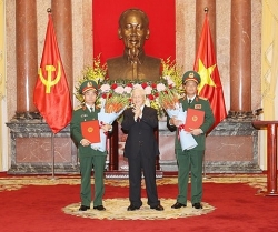 hai si quan duoc thang quan ham thuong tuong