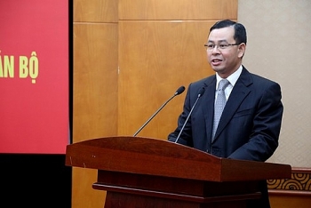 hoa binh co tan bi thu tinh uy 49 tuoi