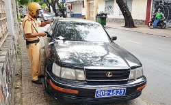 tam giu xe sang lexus gan bien so 80b gia mao xe cua bao thanh tra