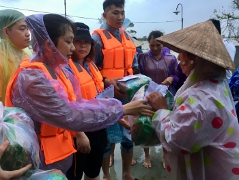 luu hoc sinh viet nam tai trung quoc huong ve dong bao vung lu mien trung