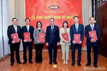 bo ngoai giao dieu dong bo nhiem nhieu nhan su lanh dao moi