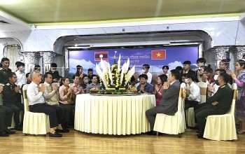 Lưu học sinh Lào tại Vĩnh Phúc vui đón Tết cổ truyền Bunpimay năm 2022