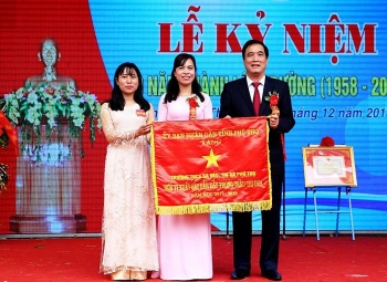 truong thcs sa dec dien hinh tien tien trong trao thi dua yeu nuoc nganh giao duc tinh phu tho