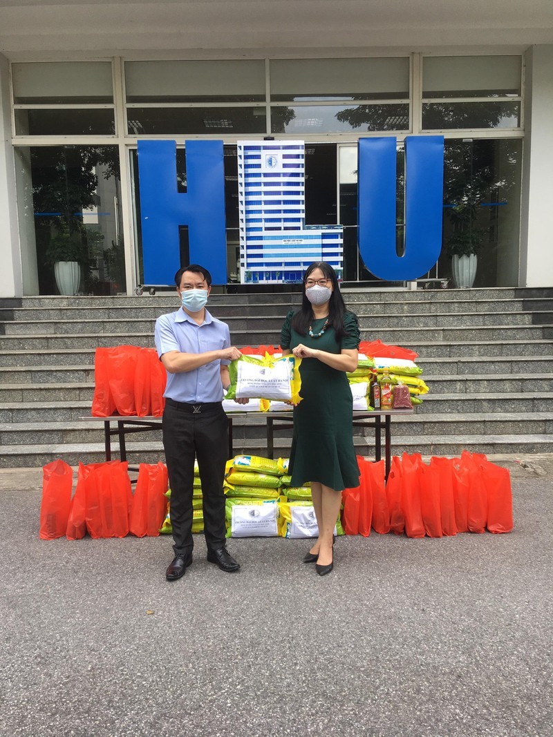 Tiêm vắc xin phòng COVID-19 cho gần 40 lưu sinh viên Lào, Campuchia