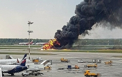 Nga: Máy bay bốc cháy trên đường băng, 41 người thiệt mạng