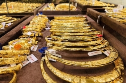 gia vang hom nay 267 giam nhe giao dich o muc 1415 usdounce