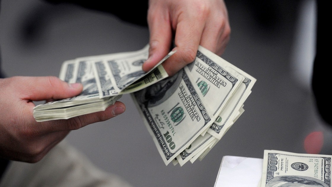 ty gia trung tam roi moc 24000 vndusd ngan hang tiep tuc giam manh gia usd