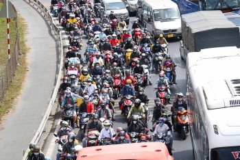 bien nguoi tren quoc lo 1 huong ve tphcm sau tet