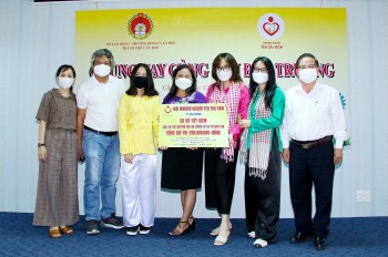 can tho trao tang 50 so tiet kiem cho tre em mo coi do dich covid 19