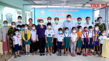 chu tich vufo du khoi cong xay dung 4 cay cau nong thon va 25 can nha huu nghi tai ca mau