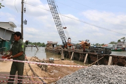 Cần Thơ: Sạt lở khu vực thi công ở sông Ô Môn, nhiều hộ dân mất nhà