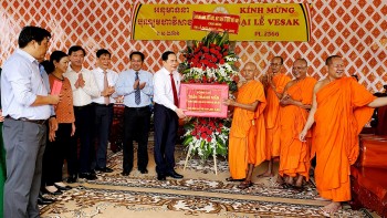 Phó Chủ tịch Thường trực Quốc hội chúc mừng lễ Phật đản tại T.P Cần Thơ và Sóc Trăng