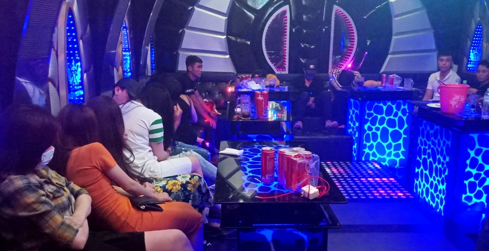 Sóc Trăng: Bắt quả tang 40 đối tượng sử dụng ma túy trong quán karaoke