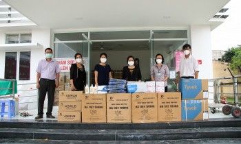 lien hiep can tho trao tang vat tu y te cho 4 don vi tuyen dau phong chong dich covid 19
